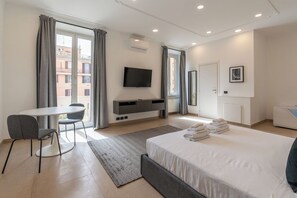 Luxury Room, Balcony, City View | Free WiFi - San Giovanni Boutique Suites (Rome)