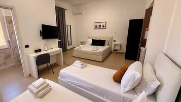 Comfort Quadruple Room, Balcony