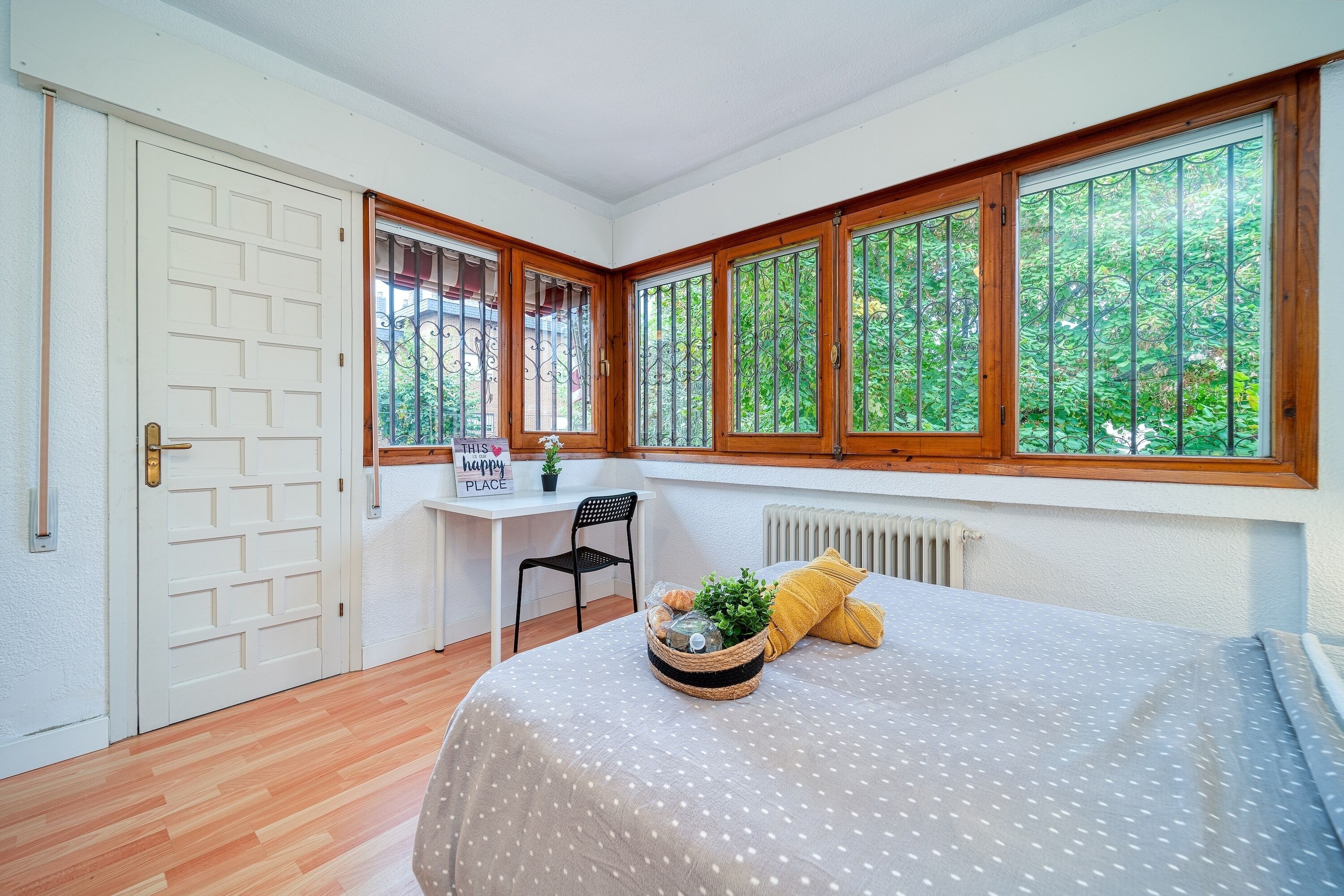 Quarto família, sacada, vista para o jardim