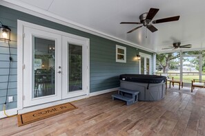 Terrace/patio - Near UTC! Fresh 3/2 Retreat, New Baths — Just 6.5 Miles to Sarasota Beaches (Sarasota)