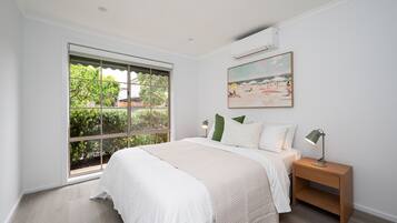 Iron/ironing board, travel cot, free WiFi