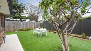 Outdoor dining - Westside Lake and Bay - Altona (Altona)