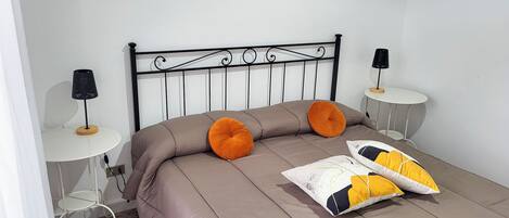 Dobbeltrom, balkong, byutsikt | Wi-fi (inkludert)