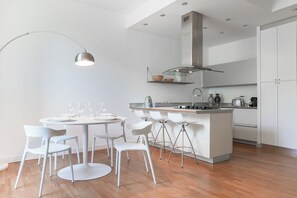 Apartment | Private kitchen | Full-sized fridge, microwave, oven, stovetop