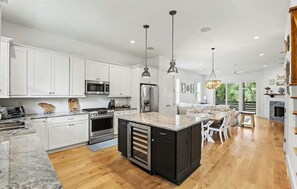 Fridge, microwave, oven, stovetop - 136 Ocean Creek (Fripp Island)