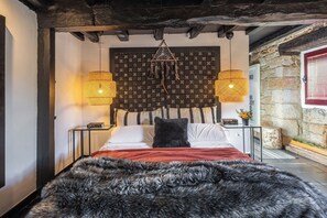 1 dormitori i roba de llit 