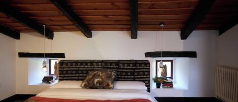 1 bedroom, bed sheets