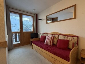 TV - Cosy apartment ski-in/ski-out (Les Allues)