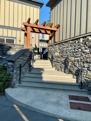 Exterior detail - Sooke Harbour Penthouse - King Suite (Sooke)