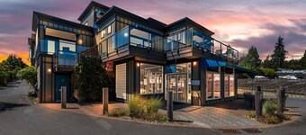 Sooke Harbour Penthouse - King Suite