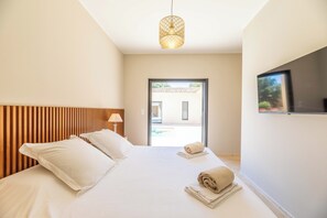 4 bedrooms, iron/ironing board, WiFi, bed sheets - Villa Anna - 10mn from the beach (Bonifacio)