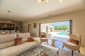 Outdoor dining - Villa Anna - 10mn from the beach (Bonifacio)