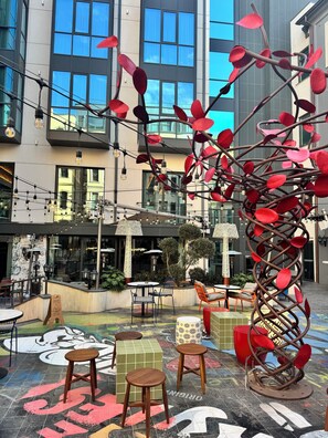Outdoor dining - Stylish Taksim 360 Apartment in Central Istanbul (Beyoğlu)