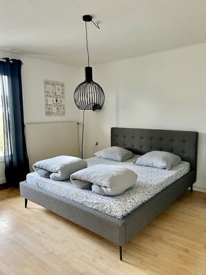 مكواة/لوح كي وواي فاي مجانًا وملاءات أسرّة