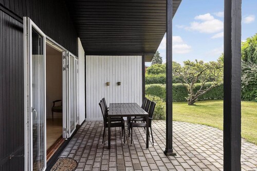 Cozy beach house with sea view - 1 minute to the beach