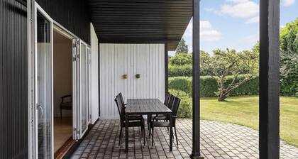 Cozy beach house with sea view - 1 minute to the beach