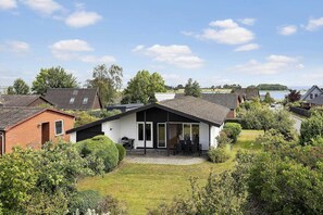Exterior - Cozy beach house with sea view - 1 minute to the beach (Ærøskøbing)
