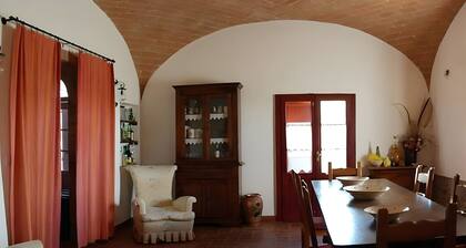 Pod.natalino farmhouse between woods and reality in the land of the giants