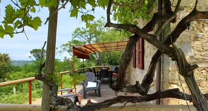 Pod.natalino farmhouse between woods and reality in the land of the giants