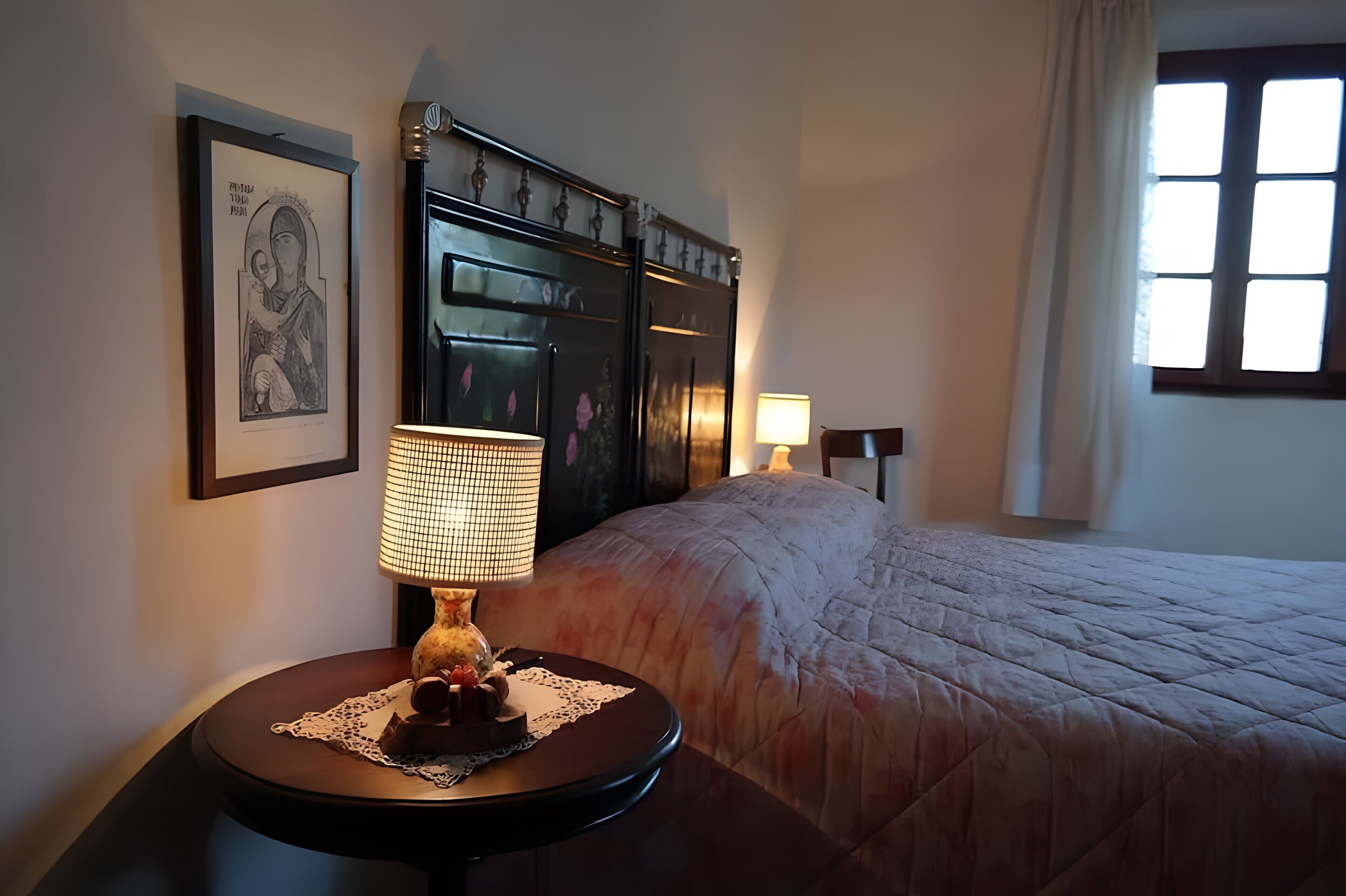 Tabla de planchar con plancha, wifi, ropa de cama