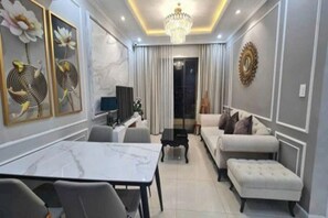 Egyptian cotton sheets, premium bedding, down duvets - Kotrip Saigon Airport Kingston Residence (Phu Nhuan)