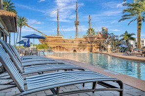 Apartment - 2BR Fireworks View With Pool Spa 5 Minutes to Disney (Orlando)