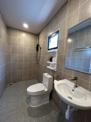 Chambre Simple Standard, balcon | Salle de bain