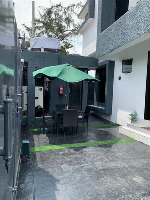 المنشأة من الخارج