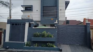 Fachada de la propiedad