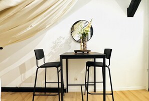 Dining - Comfortable Private Room for 2Guests in a Shared Apt (Vienna)