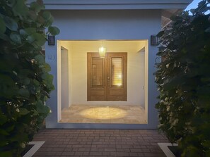 Exterior detail - Bright 3-Bedroom Villa Near Eagle & Palm Beach (Noord)