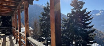 Cosy chalet for 6 people, quiet, ski access, with splendid views of the Matterhorn. -inside: Bright