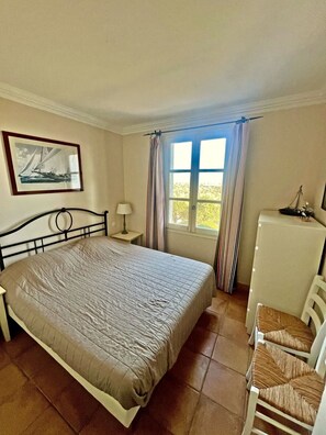 Iron/ironing board, WiFi - Sea view apartment, 6/8 people. Vacation Village (Grimaud)