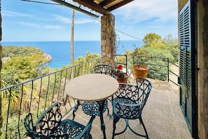 Outdoor dining - Country House 'Vinya Del Mar' with Sea View, Private Terrace and Wi-Fi (Deià)