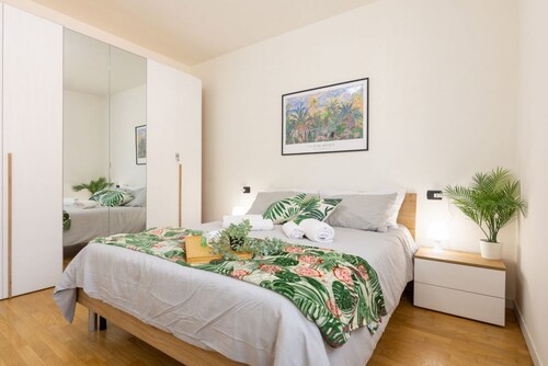 GuestHost - Just a few meters from Pioltello train station and well connected to Milan, the lovely two-room apartment Le Palme features a garden and is ideal for a couple or a family. Newly and tastefully furnished, it offers a terrace for outdoor dining