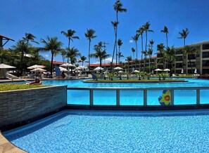 2 piscinas al aire libre