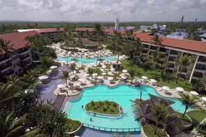 2 piscinas al aire libre