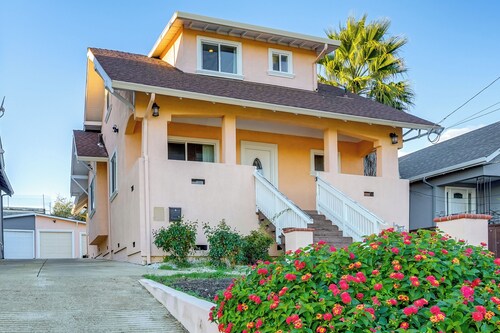 5 Mi to Jack London Square: Apt w/ Shared Yard