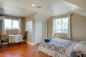 Apartment (1 Bedroom) | Interior - 5 Mi to Jack London Square: Apt w/ Shared Yard (Oakland)