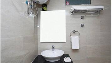 Deluxe Double Room, City View | Bathroom