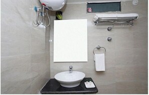 Deluxe Double Room, City View | Bathroom