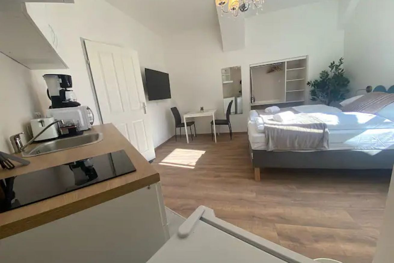 1 chambre, fer et planche à repasser, Wi-Fi, literie fournie