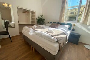1 bedroom, iron/ironing board, WiFi, bed sheets - Trendy Studio Prime Location w/ kitchenette & TV (Vienna)