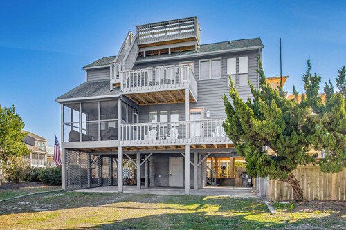 Steps to Sand! Home w/ 3 Decks in Sunset Beach