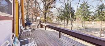 5 Mi to Old Odessa: Cabin w/ Deck & Rural Views