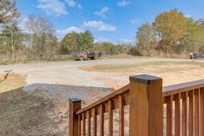 Interior - Pets Welcome! Spacious Boligee Home w/ Yard (Boligee)