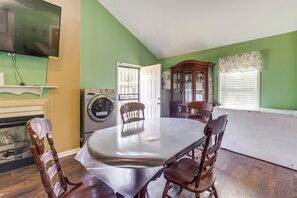 Interior - Pets Welcome! Spacious Boligee Home w/ Yard (Boligee)