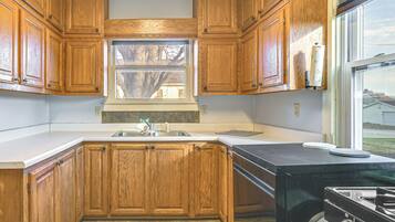 House (2 Bedrooms) | Interior