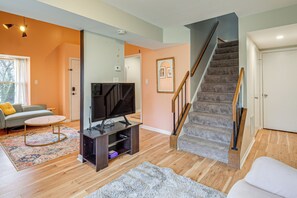 Apartment (3 Bedrooms) | Interior - 2 Mi to Lake Elkhorn Park: Family Gem w/ Deck! (Columbia)