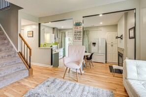 Apartment (3 Bedrooms) | Interior - 2 Mi to Lake Elkhorn Park: Family Gem w/ Deck! (Columbia)